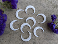 Mother of Pearl Naja Crescent Bead