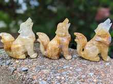 Load image into Gallery viewer, Agate Wolf Carvings
