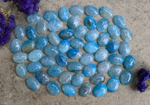 Load image into Gallery viewer, Dragon&#39;s Vein Agate Blue Oval Cabochons - 15x20
