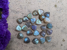 Load image into Gallery viewer, Labradorite Trillion Facets - 10mm
