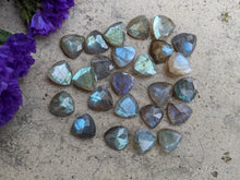 Load image into Gallery viewer, Labradorite Trillion Facets - 10mm
