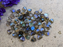 Load image into Gallery viewer, Labradorite Trillion Facets - 6mm
