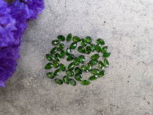 Load image into Gallery viewer, Chrome Diopside Teadrop Facets - 3x5
