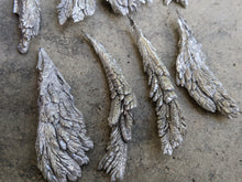 Load image into Gallery viewer, Raw Magnesium Ore Feathers
