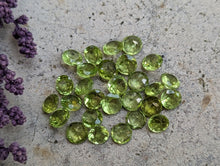 Load image into Gallery viewer, Peridot Round Facets - 5mm
